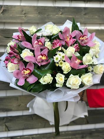 Букет цветов из: Розы и Хризантемы в Агалатово