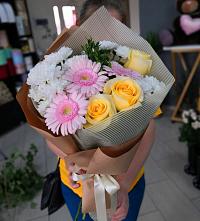 Букет цветов из:  Герберы, Розы и Хризантемы в Агалатово