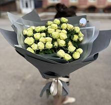 Букет Белые кустовые розы Солинеро в Агалатово