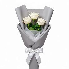 Букет 3 белые розы в Агалатово