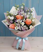 Букет цветов из:  Лизиантусы, Розы, Альстромерии и Гипсофила в Агалатово