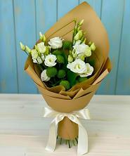 Букет цветов из:  Хризантемы и Лизиантусы в Агалатово